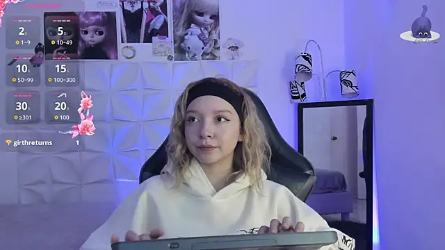 Snapshot of JuliethMoss chatting on 4, 11, 2025 JuliethMoss online show from 4, 11, 2025