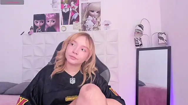 Snapshot of JuliethMoss chatting on 14, 11, 2025 JuliethMoss online show from 14, 11, 2025