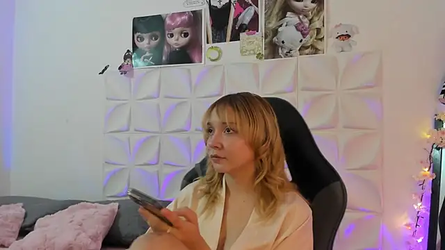 Snapshot of JuliethMoss chatting on 24, 11, 2025 JuliethMoss online show from 24, 11, 2025