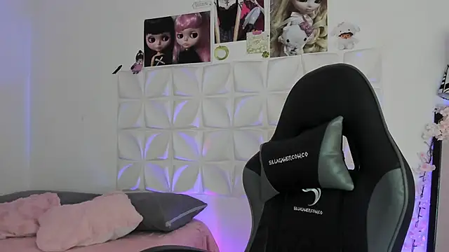 Snapshot of JuliethMoss chatting on 24, 11, 2025 JuliethMoss online show from 24, 11, 2025