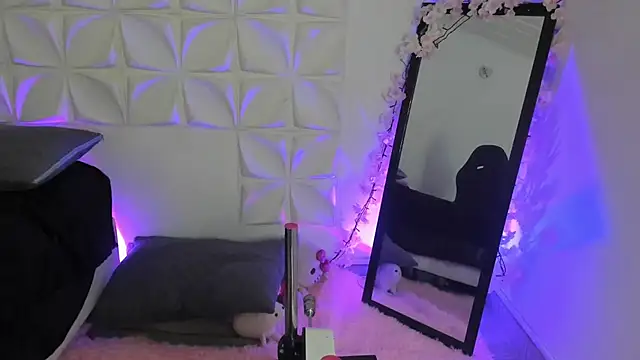 Snapshot of JuliethMoss chatting on 26, 11, 2025 JuliethMoss online show from 26, 11, 2025