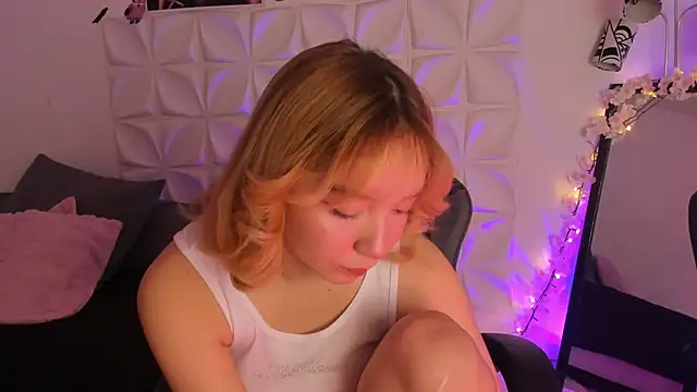 Snapshot of JuliethMoss chatting on 27, 11, 2025 JuliethMoss online show from 27, 11, 2025