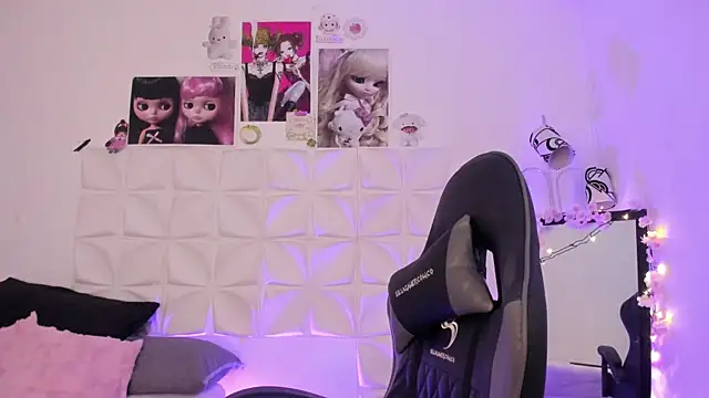 Snapshot of JuliethMoss chatting on 4, 12, 2025 JuliethMoss online show from 4, 12, 2025