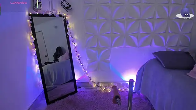 Snapshot of JuliethMoss chatting on 15, 12, 2025 JuliethMoss online show from 15, 12, 2025