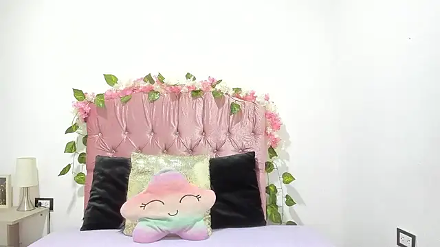 Snapshot of ivy_moon05 chatting on 13, 9, 2025 ivy moon05 online show from 13, 9, 2025