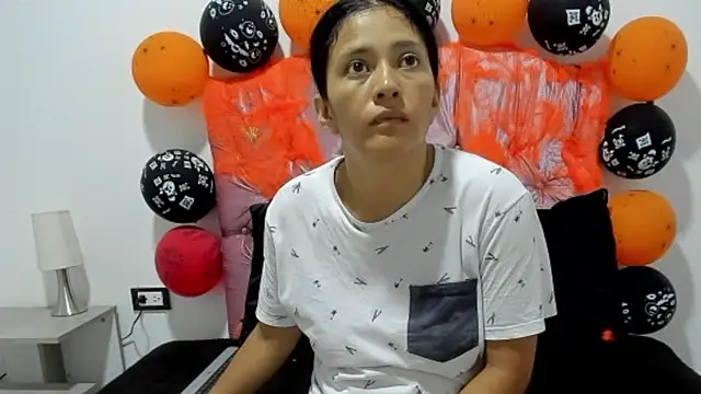 Snapshot of ivy_moon05 chatting on 4, 11, 2025 ivy moon05 online show from 4, 11, 2025