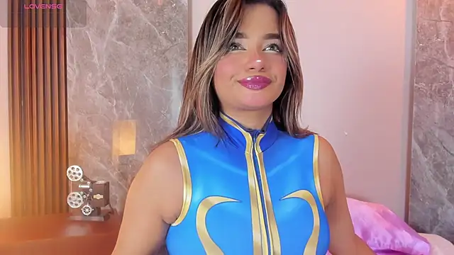 Emma hunter  online show from 12, 10, 2025