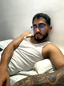 Snapshot of TU-MORENOO chatting on 17, 11, 2025 TU-MORENOO online show from 17, 11, 2025