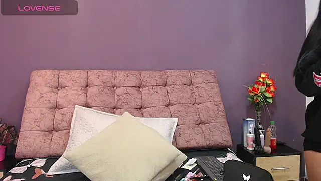 KateWelsin online show from 1, 12, 2025