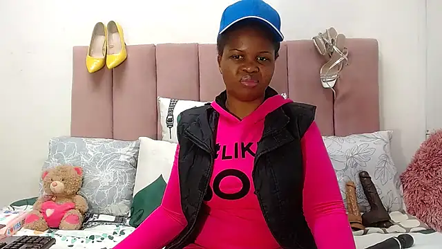 RoundaAssx22 online show from 4, 11, 2025