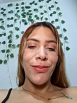 Elianasuarezz online show from 15, 4, 2026