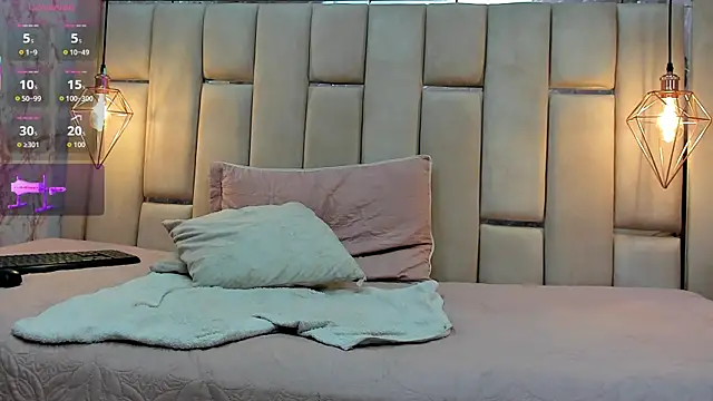 ALYANNA HOT  online show from 19, 9, 2025