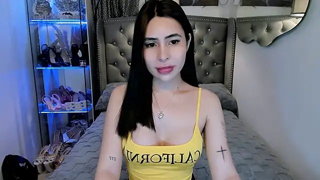 Snapshot of Claudia_empress chatting on 13, 10, 2025 Claudia empress online show from 13, 10, 2025