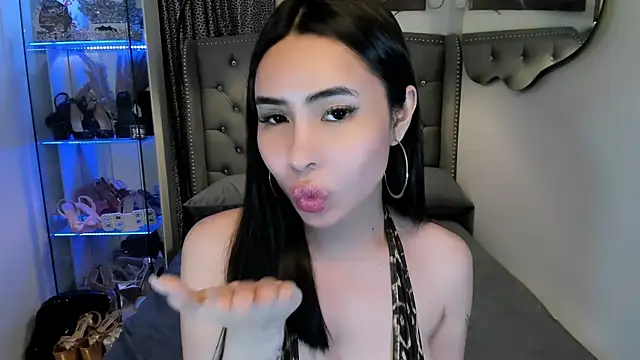 Snapshot of Claudia_empress chatting on 24, 10, 2025 Claudia empress online show from 24, 10, 2025