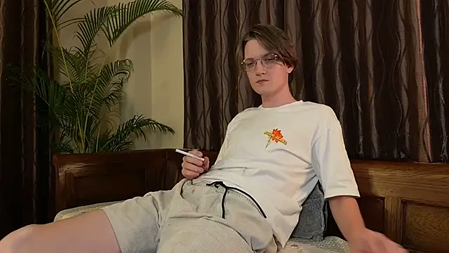 Snapshot of KellyTwink chatting on 26, 6, 2026 KellyTwink online show from 26, 6, 2026