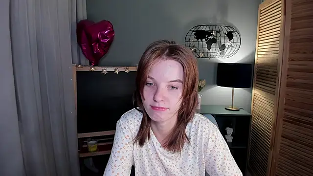 Snapshot of Madelaineses chatting on 12, 10, 2025 Madelaineses online show from 12, 10, 2025