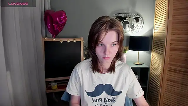 Snapshot of Madelaineses chatting on 14, 10, 2025 Madelaineses online show from 14, 10, 2025