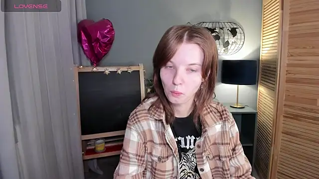 Snapshot of Madelaineses chatting on 17, 10, 2025 Madelaineses online show from 17, 10, 2025