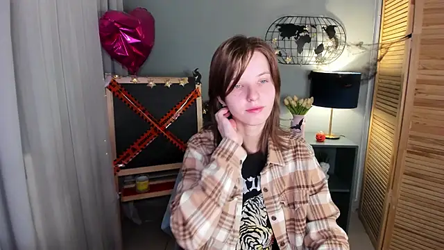 Snapshot of Madelaineses chatting on 21, 10, 2025 Madelaineses online show from 21, 10, 2025