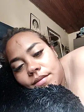 Snapshot of EmilyDuran_ chatting on 15, 9, 2025 EmilyDuran online show from 15, 9, 2025