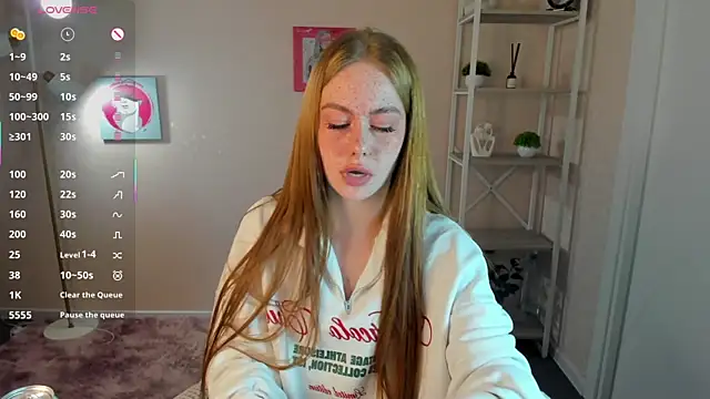 Snapshot of Roxy_Sunnny chatting on 13, 10, 2025 Roxy Sunnny online show from 13, 10, 2025