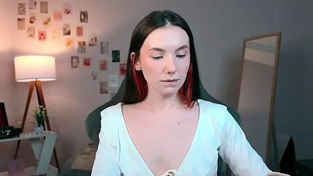 Snapshot of TinysRoses chatting on 20, 10, 2025 TinysRoses online show from 20, 10, 2025