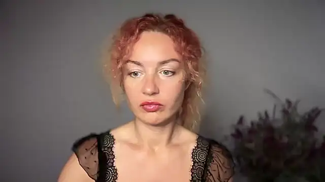 Reddgiirl online show from 17, 10, 2025