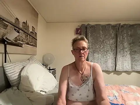 Snapshot of Curvy-Jinx chatting on 7, 7, 2026 Curvy-Jinx online show from 7, 7, 2026