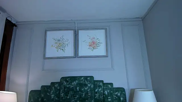 mia kisses2 online show from 7, 1, 2026