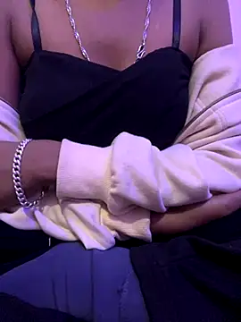 Snapshot of sakshi5533 chatting on 4, 12, 2025 sakshi5533 online show from 4, 12, 2025