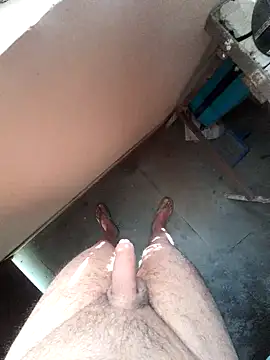 Snapshot of MaxB057 chatting on 5, 11, 2025 MaxB057 online show from 5, 11, 2025