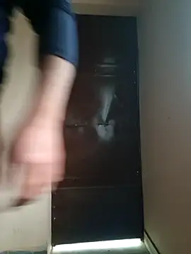 Snapshot of MaxB057 chatting on 19, 12, 2025 MaxB057 online show from 19, 12, 2025