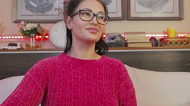 Snapshot of HellenDesire chatting on 8, 3, 2025 HellenDesire online show from 8, 3, 2025