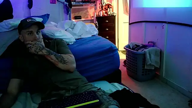 Snapshot of Luv2SuckBWC92 chatting on 23, 9, 2025 Luv2SuckBWC92 online show from 23, 9, 2025