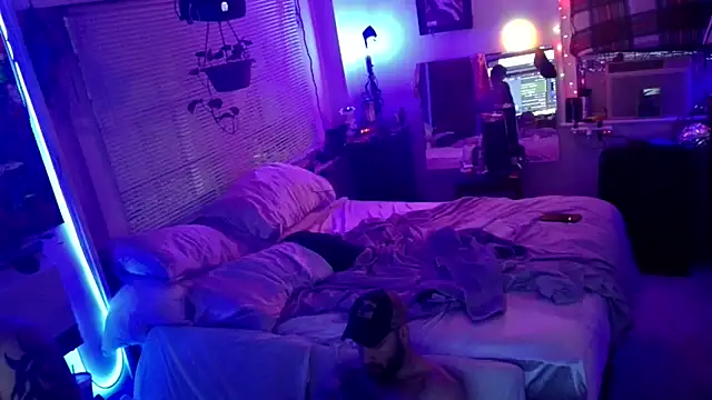 Snapshot of Luv2SuckBWC92 chatting on 16, 11, 2025 Luv2SuckBWC92 online show from 16, 11, 2025