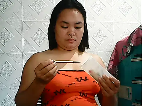 CreamyPussy4uxx online show from 25, 2, 2026