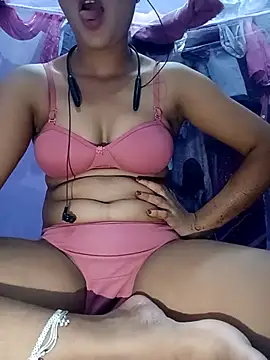 Snapshot of LOVE-R chatting on 8, 10, 2025 LOVE-R online show from 8, 10, 2025