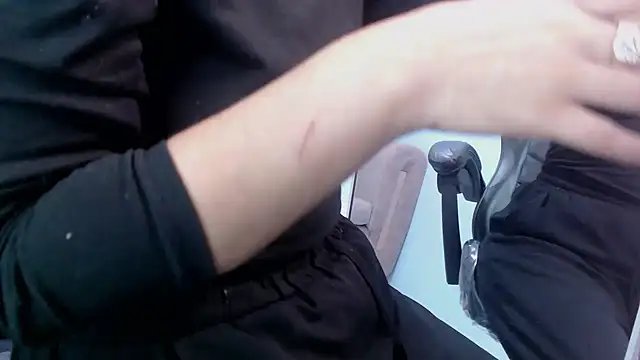 victoria hernandez t  online show from 6, 11, 2025