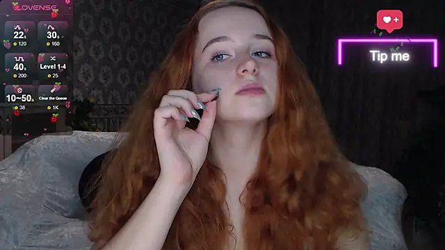Snapshot of LunaSweet18 chatting on 10, 9, 2025 LunaSweet18 online show from 10, 9, 2025