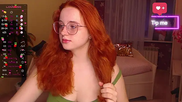 Snapshot of LunaSweet18 chatting on 4, 10, 2025 LunaSweet18 online show from 4, 10, 2025