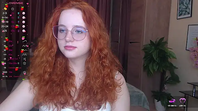 Snapshot of LunaSweet18 chatting on 9, 10, 2025 LunaSweet18 online show from 9, 10, 2025