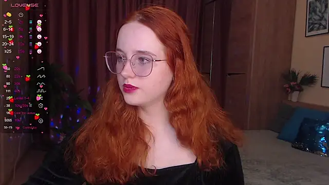 Snapshot of LunaSweet18 chatting on 11, 10, 2025 LunaSweet18 online show from 11, 10, 2025