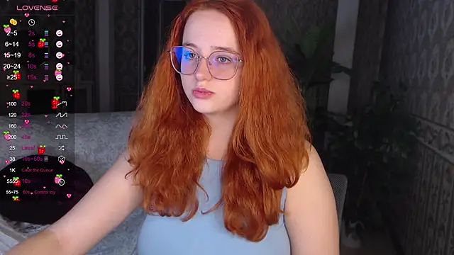 Snapshot of LunaSweet18 chatting on 15, 10, 2025 LunaSweet18 online show from 15, 10, 2025