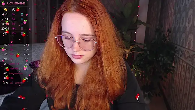 Snapshot of LunaSweet18 chatting on 16, 10, 2025 LunaSweet18 online show from 16, 10, 2025