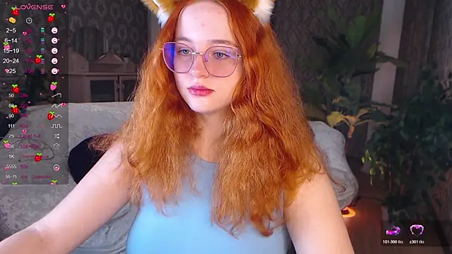 Snapshot of LunaSweet18 chatting on 18, 10, 2025 LunaSweet18 online show from 18, 10, 2025