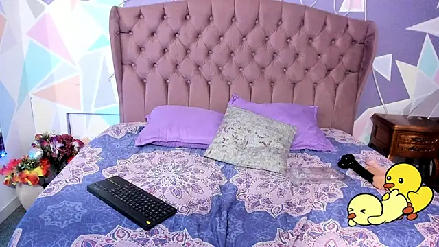 CloeyGraweing online show from 15, 10, 2025