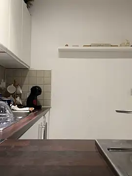 Snapshot of Michel_huge chatting on 4, 11, 2025 Michel huge online show from 4, 11, 2025