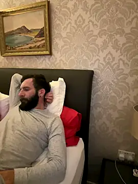 Snapshot of Michel_huge chatting on 9, 11, 2025 Michel huge online show from 9, 11, 2025