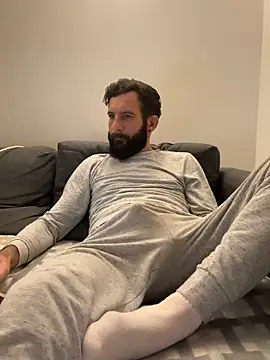 Snapshot of Michel_huge chatting on 14, 11, 2025 Michel huge online show from 14, 11, 2025