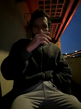 Snapshot of Michel_huge chatting on 4, 12, 2025 Michel huge online show from 4, 12, 2025